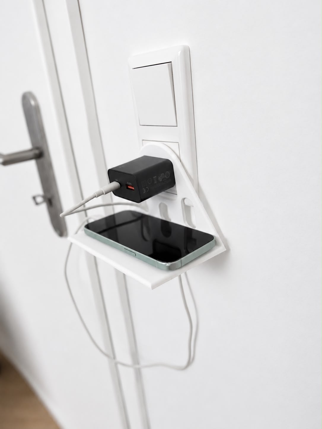 Ladeablage  Handyhalter für die Steckdose